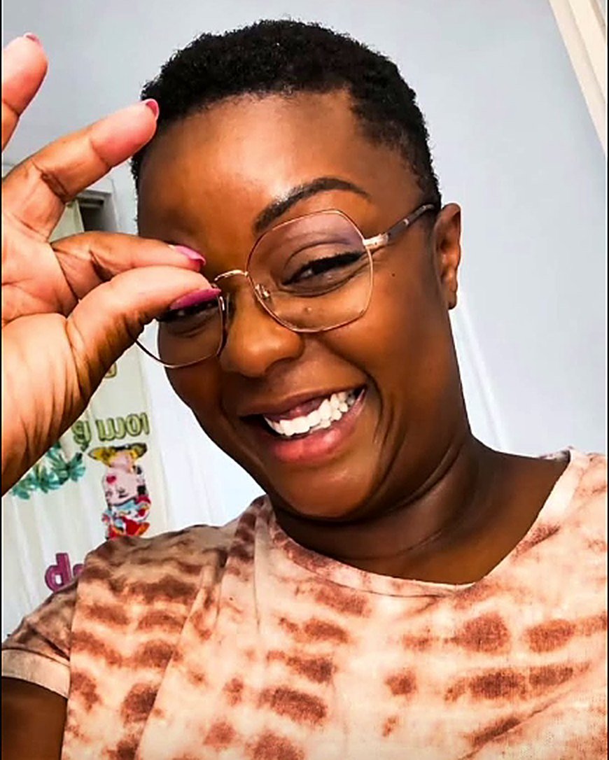 Portrait d'Elina, praticienne d'Oasis Féminin.